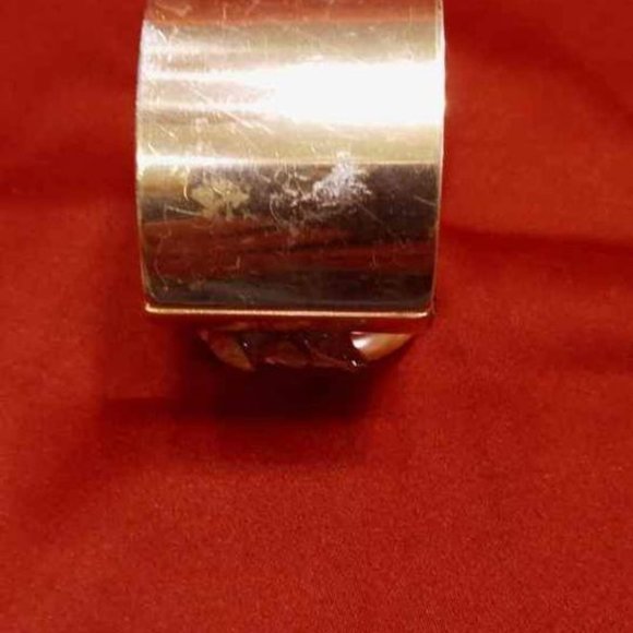 VTG 80\'S BONETTO CUFF WATCH, PEARL COLOR DESIGN FRAME AROUND FACE main image 6